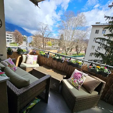 Apartment Stylish Family Stay With Mountain Views *
